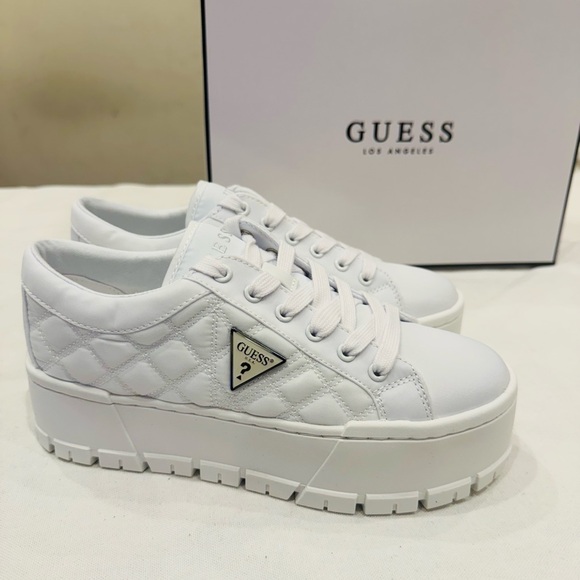 GUESS WOMEN'S SHOE TESIE COLOR WHITE 140 - Picture 1 of 10